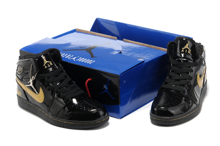 Hardcover Air Jordan 1 All Black Shoes
