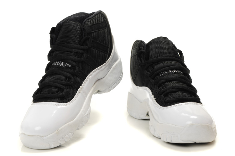 Air Jordan Retro 11 Black White